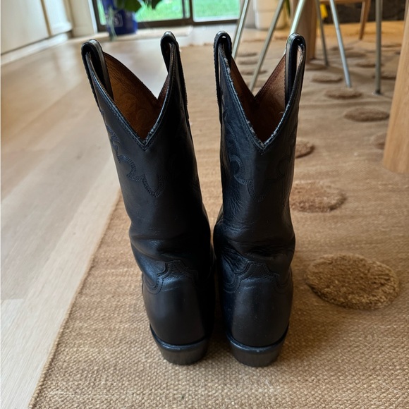 Like New Genuine Ariat Leather Western Boots Men’s size 8.5 in Black - Picture 9 of 11